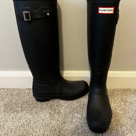 Hunter Classic Black Rain Boots - Picture 2 of 3